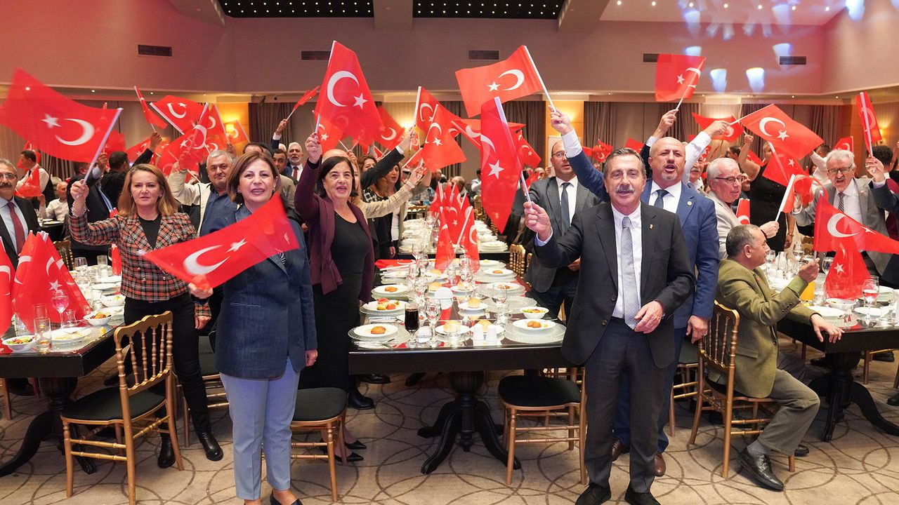 Cumhuriyet coşkusu  muhtarlarla kutlandı