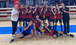 Eskişehir Fatih Fen Lisesi ‘Erkek Voleybol’ da şampiyon