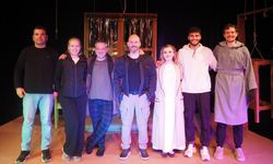 “İki Kişilik Hezeyan” seyircilerle buluştu