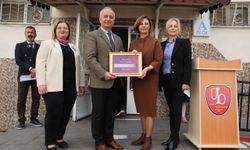 BAŞKAN ÜNLÜCE, MEZUN OLDUĞU OKULDA ÖĞRETMENLER GÜNÜ’NÜ KUTLADI