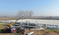 İnönü Spor Kompleksine Çelik Tribün Yerleştiriliyor