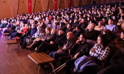 Sui Generis Tiyatro 15. yılında Gemlik sahnesinde