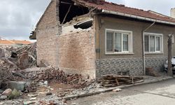 'Yığma bina sosyal medya baskısıyla tuğlayla kapatıldı'