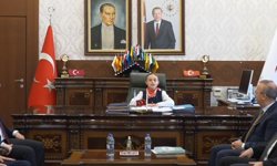 Temsili Vali Talimatı Verdi: Gezici Kütüphane Okul Bahçesine Geldi