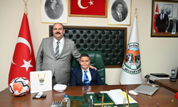 Vehbi Koç Ortaokulu Öğrencisi Başkanlık Makamında