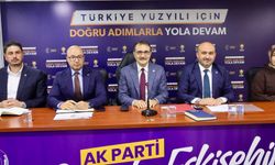 Hobi Bahçeleri ve Vergi Borçları Masada: AK Parti Eskişehir İl Yönetimi Toplandı