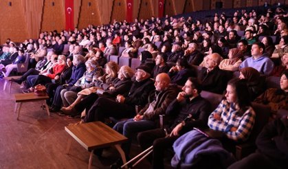 Sui Generis Tiyatro 15. yılında Gemlik sahnesinde