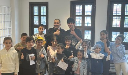 Çocuklar 23 Nisan'ı kendi şarkılarıyla kutladı