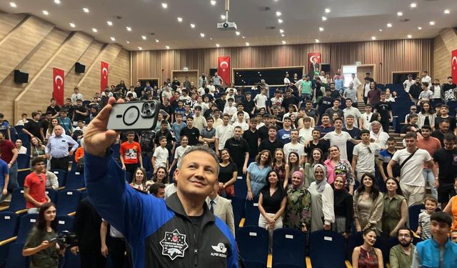 İlk Türk astronot  Eskişehir'de öğrencilerle buluştu