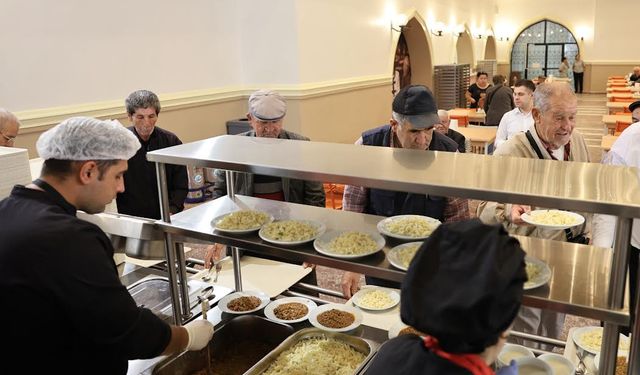 "Askıda Yemek" binlerce vatandaşa destek oldu