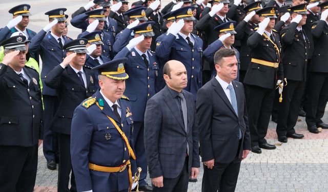 Sivrihisar’da 29 Ekim Coşkusu Çelenk Töreni ile Başladı