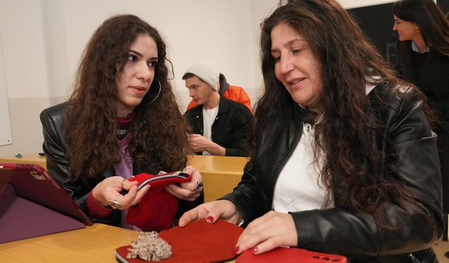 Moda tasarımı öğrencilerinden anlamlı destek