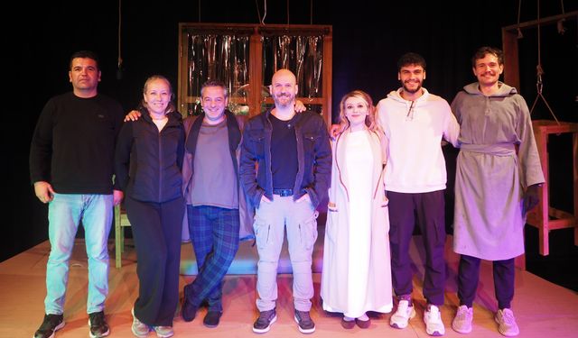 “İki Kişilik Hezeyan” seyircilerle buluştu