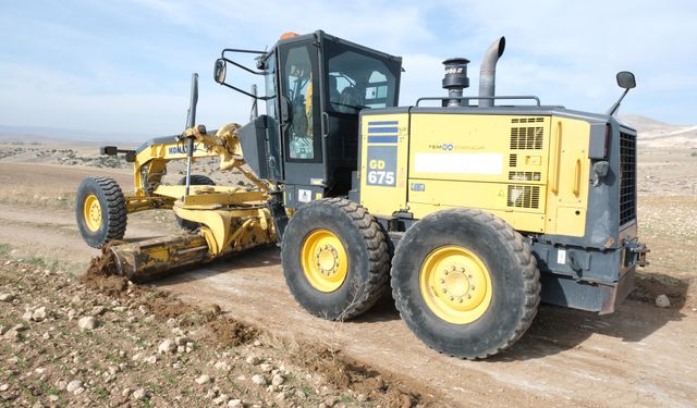 Sivrihisar’da Tarla Yollarında Düzenleme Çalışmaları Devam Ediyor