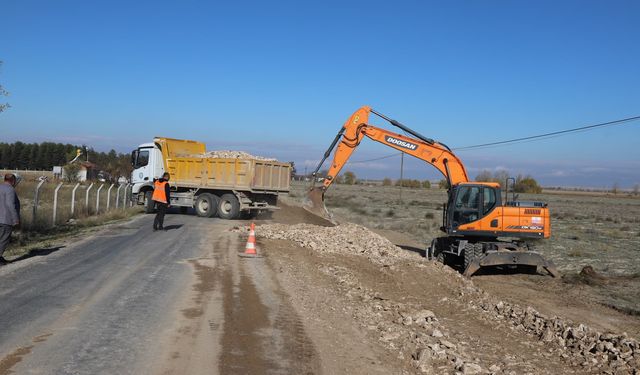 BÜYÜKŞEHİR BELEDİYESİNDEN ÇİFTELER’E 30 KİLOMETRELİK YOL ÇALIŞMASI