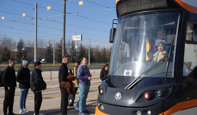 Estü öğrencilerine estram’da uygulamalı raylı sistem eğitimi