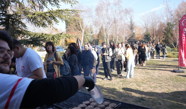 Öğrencilerinden “Dönem Arası Köfte Molası”