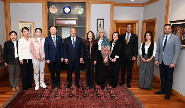 Şanghay Açık Üniversitesi Heyeti Anadolu Üniversitesi’ni Ziyaret Etti