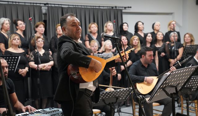 Sarı Saçlım Mavi Gözlüm’le Duygusal Anlar: Tepebaşı’nda Atatürk Anısına Konser