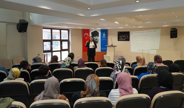 Belde Evleri'nde kadın sağlığı anlatılıyor