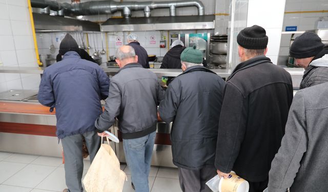 Odunpazarı Belediyesi Aşevi, yeni yılda da dayanışmayı sürdürdü