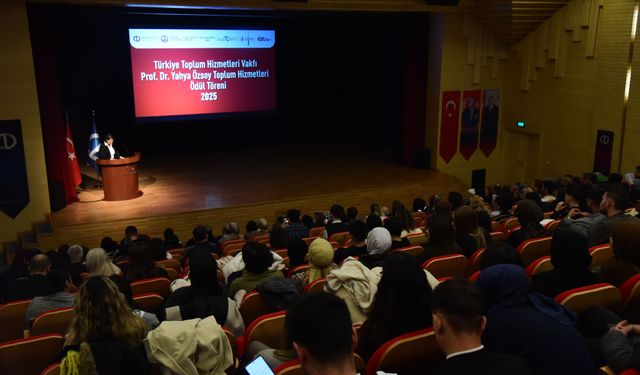 Özel eğitimde vefa ödülleri