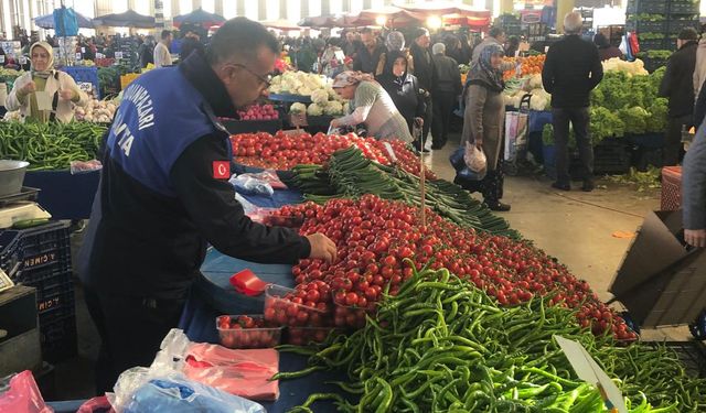 Odunpazarı Belediyesi Zabıta Ekiplerinden semt pazarlarında kapsamlı denetim