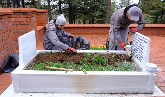 Anadolu Üniversitesi’nden Orhan Oğuz’a Anlamlı Vefa