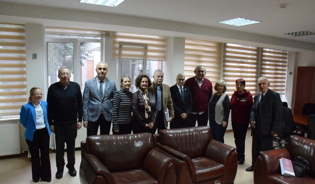 Akar Öcal’a anlamlı armağan