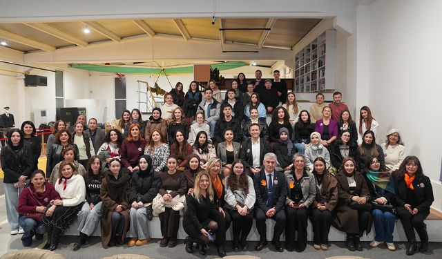 “Siber Dünyada Kadın Olmak” söyleşisi yoğun katılımla gerçekleşti