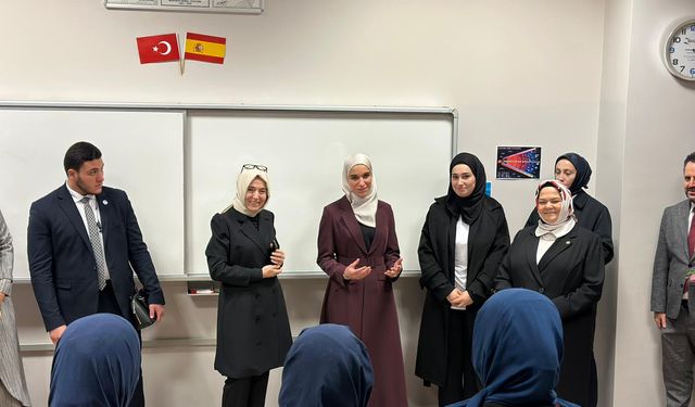 Latife El Durubi Gençlerin Projelerini İnceledi