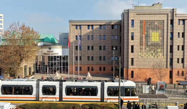 Ayşe Ünlüce büyükşehirin mali bütçesini paylaştı