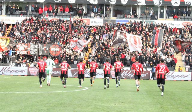 Es Es, Nazilli’de 3 puan peşinde