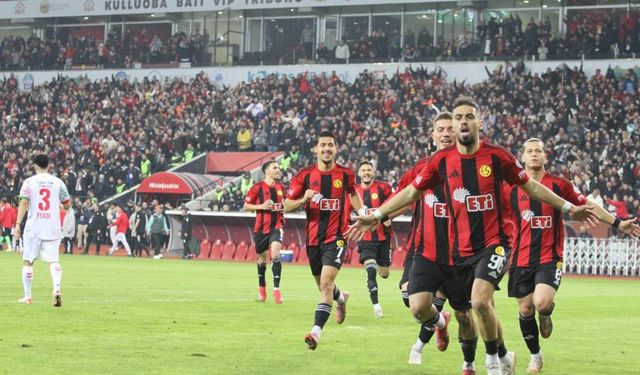 Eskişehirspor Taraftarı İlk Yarıya Damga Vurdu!