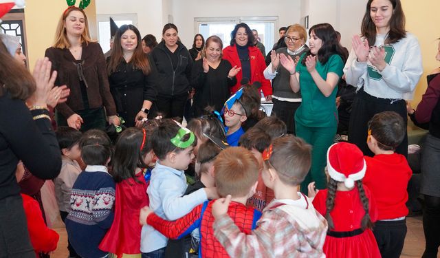 Yeni yıl buluşması: Minikler deneyimli vatandaşlarla bir arada