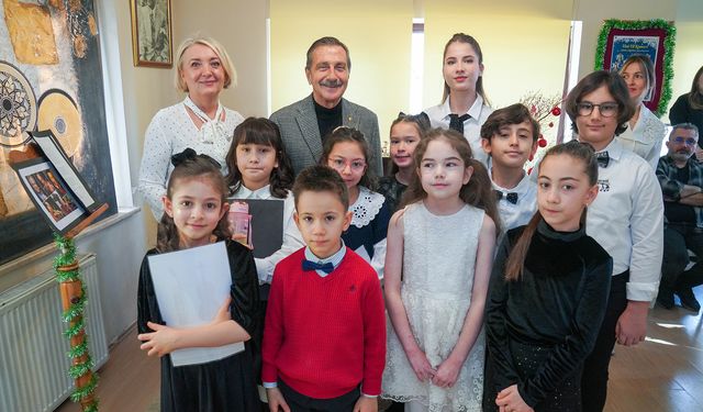 Minik ellerden büyük ezgiler: Yeni yıl piyano konseri