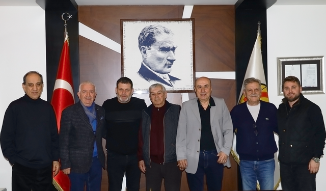 Siyah-Kırmızılı efsaneler Şapcı’ya destek için tesislerdeydi