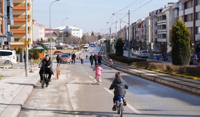Pazar Günü Araç Yasak, Keyif Serbest: İşte Trafiğe Kapatılacak Cadde ve Sokaklar