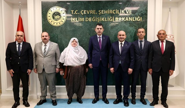 AK Parti İl Başkanı Albayrak ve Belediye Başkanları Bakan Kurum ile Görüştü
