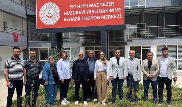 MHP Tepebaşı İlçe Başkanlığı'ndan Babalar Günü'nde Anlamlı Huzurevi Ziyareti