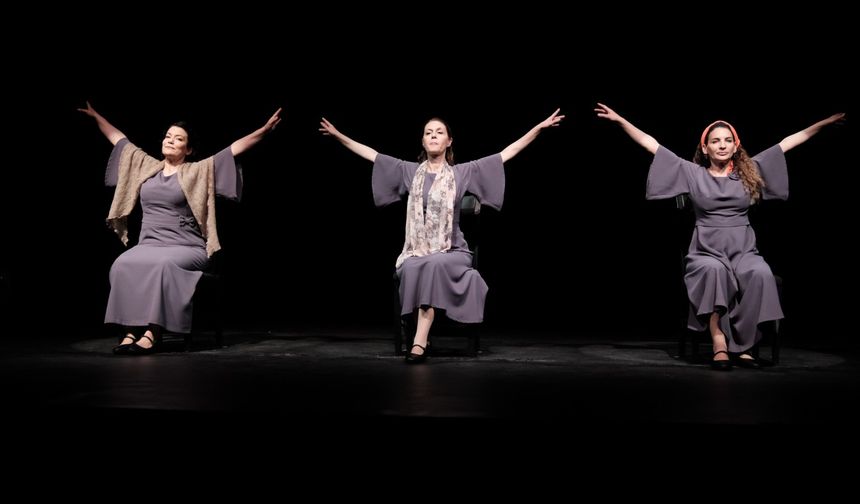 Eskişehir Şehir Tiyatroları İstanbul'da ayakta alkışlandı