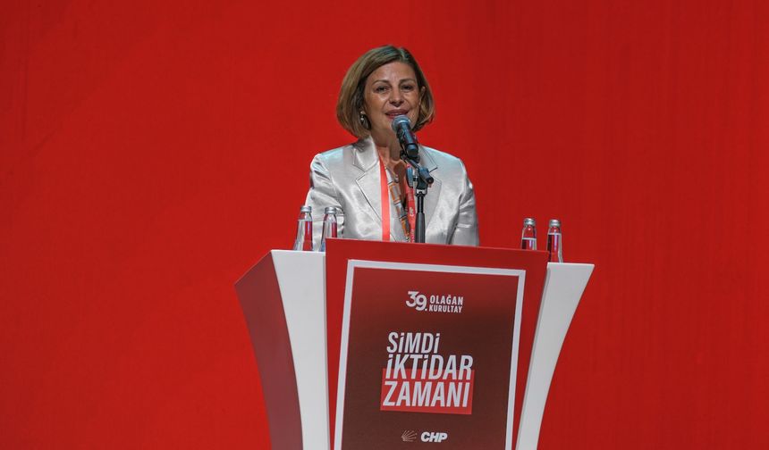 Ünlüce, CHP 39. Olağan Kurultayı’nda Divan Başkanlığı Yaptı
