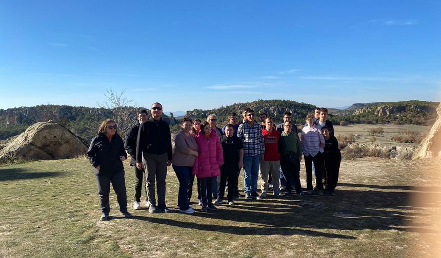 Engelli Bireylerden Seyitgazi’de Fidan Dikimi