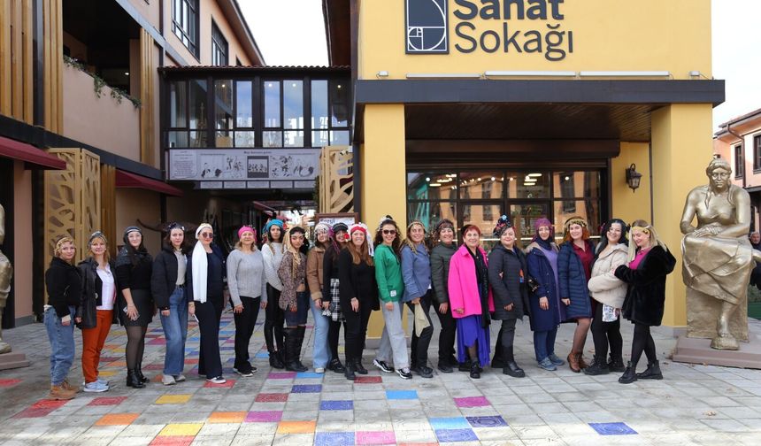 “Cumhuriyet Kadını ve Giysilerle Anılar” atölyesi büyük ilgi gördü