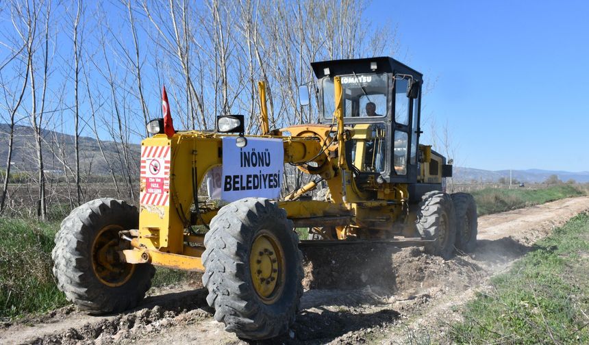 İnönü’de tarla yollarında uzun yıllar sonra kapsamlı onarım çalışması başladı