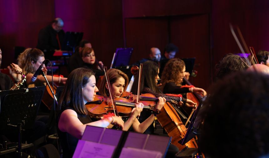 Senfoni sanatçılarından Eskişehir'de görkemli müzik ziyafeti