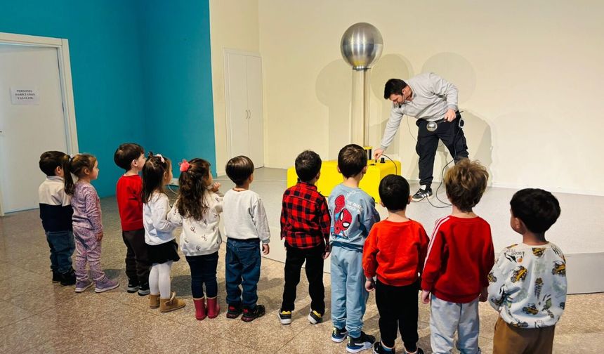 Minikler bilim haftasında bilimler tanıştı