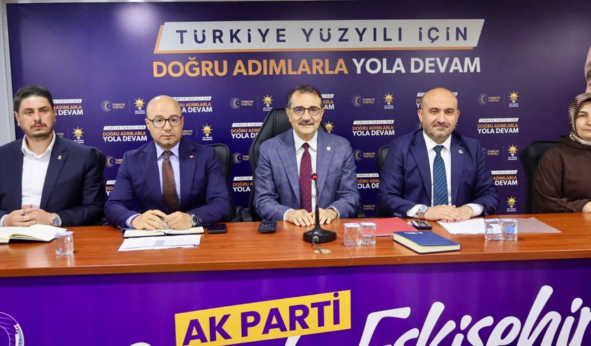 Hobi Bahçeleri ve Vergi Borçları Masada: AK Parti Eskişehir İl Yönetimi Toplandı