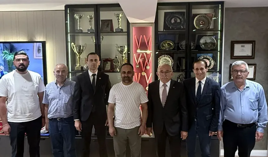 MHP Odunpazarı İlçe Başkanı Ünal'dan Medya 26 Grubu'na Ziyaret