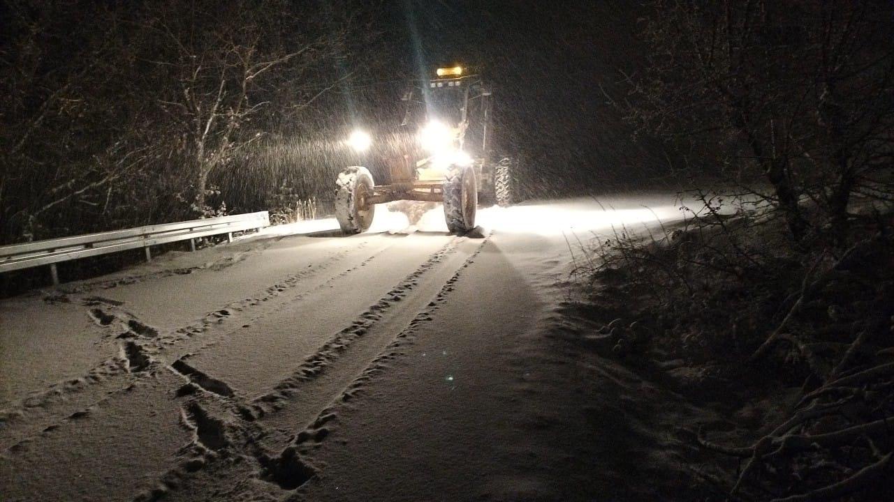 Büyükşehi̇r Eki̇pleri̇, Karla Mücadelede 724 Çalişiyor (10)